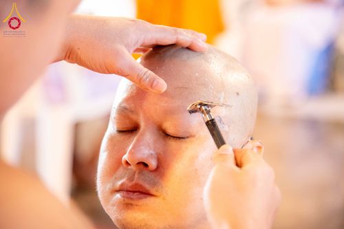 ภาพ No.293651:วันที่ 10 มกราคม พ.ศ. 2569 พิธีปลงผมธรรมทายาทบูชาธรรม 117  ปี คุณยายอาจารย์ฯ ณ วิหารคด วัดพระธรรมกาย ปทุมธานี