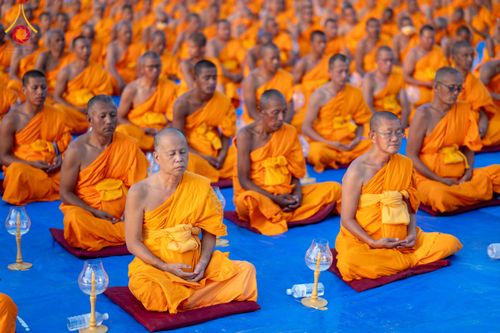 ภาพ No.132333:พิธีจุดโคมประทีปถวายเป็นพุทธบูชา ในโครงการบรรพชา 1,250 รูป ณ แดนประสูติ สวนลุมพินี ประเทศเนปาล วันที่ 17 มีนาคม พ.ศ. 2567