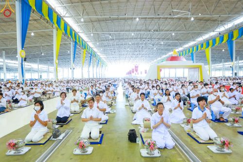 ภาพ No.123723:พิธีถวายโคมมาฆประทีป น้อมถวายเป็นพุทธบูชา แด่คณะพระภิกษุ สามเณร  ณ วัดพระธรรมกาย จ.ปทุมธานี วันเสาร์ที่ 17 กุมภาพันธ์ พ.ศ. 2567