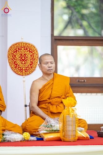 ภาพ No.179586:พิธีเจริญพระพุทธมนต์ พิธีทำบุญตักบาตรถวายพระราชกุศล และพิธีวางพานพุ่มดอกไม้ถวายราชสักการะ  แด่พระบาทสมเด็จพระบรมชนกาธิเบศร มหาภูมิพลอดุลยเดชมหาราช บรมนาถบพิตร เนื่องในวันคล้ายวันพระบรมราชสมภพ วันชาติ และวันพ่อแห่งชาติ วันพฤหัสบดีที่ 5 ธันวาคม พ.ศ. 2567 ณ