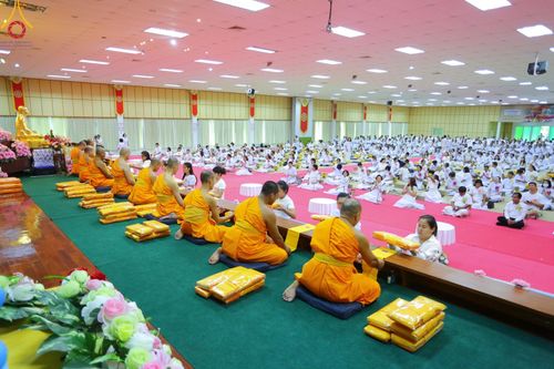 ภาพ No.183861:พิธีทอดกฐิน ณ ศูนย์กัลยาณมิตรพิจิตร ในโครงการทอดกฐินสามัคคีทั่วไทย 30,000 วัด บูชาธรรม 80 ปี หลวงพ่อธัมมชโย โดยคณะศิษยานุศิษย์วัดพระธรรมกาย วันที่ 11 พฤศจิกายน พ.ศ. 2567