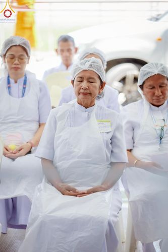 ภาพ No.219393:วันอังคารที่ 22 เมษายน พ.ศ. 2568 พิธีมอบปัจจัยช่วยเหลือครู 4 จังหวัดชายแดนภาคใต้ , พิธีกล่าวคำถวายอุปกรณ์ เพื่อเตรียมการต้อนรับคณะสงฆ์ฯ , พิธีกล่าวคำถวายภัตตาหารเป็นสังฆทาน , คณะสงฆ์ฉันภัตตาหารเพล  เนื่องในวันคุ้มครองโลก พิธีถวายมหาสังฆทานแด่คณะสงฆ์