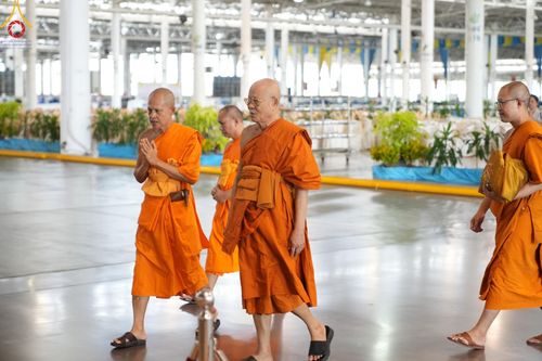 ภาพ No.146079:วันมหารำลึก ครั้งที่ 34 พิธีร่วมรำลึกถึงนักสร้างบารมีที่ล่วงลับไปแล้ว , พิธีสวดพระพุทธมนต์ ณ ห้องแก้วสารพัดนึก 1 วัดพระธรรมกาย วันเสาร์ที่ 27 กรกฎาคม พ.ศ. 2567