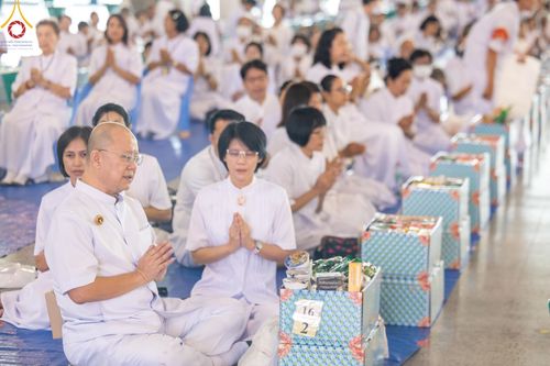 ภาพ No.149893:พิธีตักบาตร , พิธีปฎิบัติธรรม , พิธีถวายภัตตาหารเมนูสวรรค์ ในพรรษาแห่งการเข้าถึงธรรม วันธรรมชัย วันอังคารที่ 27 สิงหาคม พ.ศ.2567 ณ สภาธรรมกายสากล วัดพระธรรมกาย