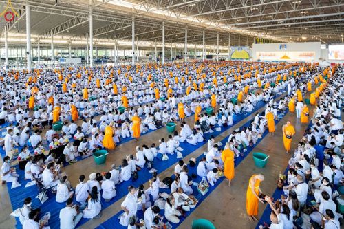 ภาพ No.86828:พิธีตักบาตร , พิธีบูชาข้าวพระ , พิธีจุดเทียนใจ ไฟนิรันดร์ อนันตชัย ในวันอาทิตย์ต้นเดือน 3 กันยายน พ.ศ. 2566 ณ วัดพระธรรมกาย