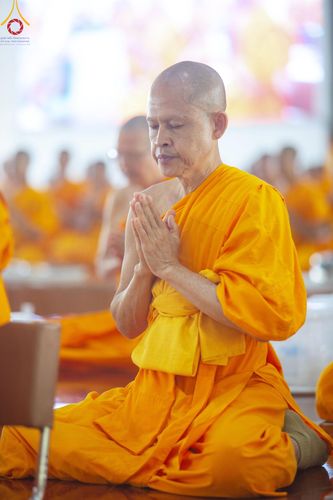 ภาพ No.205671:พิธีสวดพระพุทธมนต์ และถวายภัตตาหารเมนูสวรรค์แด่พระภิกษุ สามเณร วันจันทร์ที่ 3 กุมภาพันธ์ พ.ศ. 2568 ณ หอฉันคุณยายอาจารย์ฯ วัดพระธรรมกาย