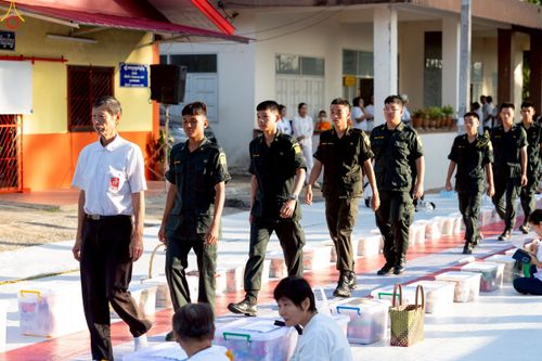 ภาพ No.234370:วันพฤหัสบดีที่ 24 กรกฎาคม พ.ศ. 2568 พิธีถวายสังฆทานแก่คณะสงฆ์ 323 วัด , พิธีมอบกองทุนหนุนแรงใจช่วยครูใต้ , พิธีทำบุญส่วนกุศลแด่ผู้วายชนม์ ในเหตุการณ์ความไม่สงบ 4 จังหวัด ชายแดนภาคใต้ (ปัตตานี , ยะลา , นราธิวาส , สงขลา) ปีที่ 21 ครั้งที่ 179 ณ วัดเวฬุวัน 