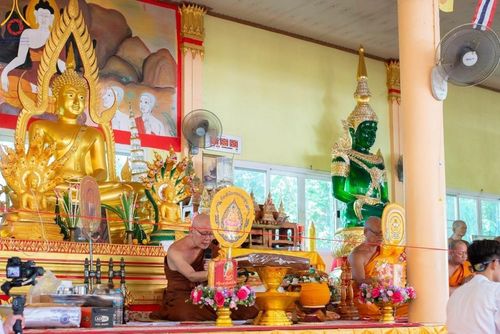 ภาพ No.166646:พิธีทอดกฐิน ณ วัดโพธิ์ไทร อ.เกษตรสมบูรณ์ จ.ชัยภูมิ ในโครงการกฐินสามัคคีทั่วไทย 30,000 วัด บูชาธรรม 80 ปี หลวงพ่อธัมมชโย โดยคณะศิษยานุศิษย์วัดพระธรรมกาย วันที่ 23 ตุลาคม พ.ศ. 2567