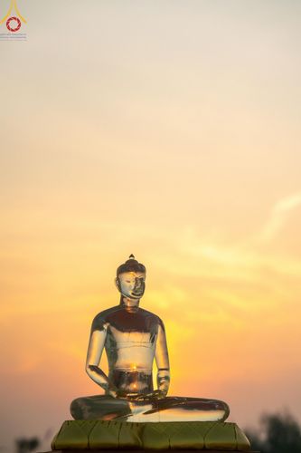 ภาพ No.201016:พิธีตักบาตรพระธรรมยาตรา ณ อนุสรณ์สถานลำดับที่ 5 สถานที่เผยแผ่วิชชาธรรมกายครั้งแรก อนุสรณ์สถานบางปลา วัดบางปลา อำเภอบางเลน จังหวัดนครปฐม ในโครงการธรรมยาตรา กตัญญูบูชา มหาปูชนียาจารย์ พระมงคลเทพมุนี(สด จนฺทสโร) พระผู้ปราบมาร อนุสรณ์สถาน 7 แห่ง ปีที่ 13