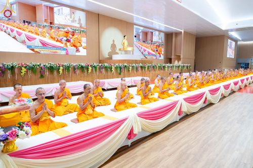 ภาพ No.212709:วันอาทิตย์ที่ 23 มีนาคม พ.ศ. 2568 พิธีร่วมบุญโครงการบรรพชาสามเณร 5,000 รูป ณ ห้องแก้วสารพัดนึก 2 วัดพระธรรมกาย