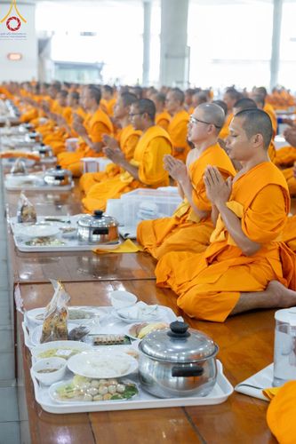 ภาพ No.174633:พิธีถวายภัตตาหารเมนูสวรรค์ เพื่อการบรรลุธรรม ณ หอฉันคุณยายอาจารย์ฯ วัดพระธรรมกาย วันที่ 23 พฤศจิกายน พ.ศ. 2567