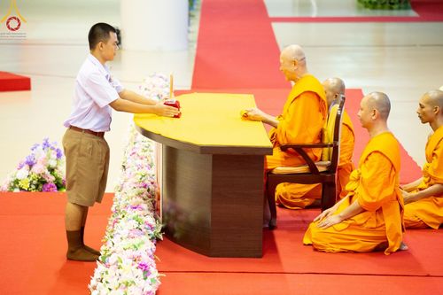 ภาพ No.124628:พิธีมอบโล่วัชรเกียรติยศ โครงการตอบปัญหาศีลธรรมเพื่อสันติภาพโลก (World-PEC) ต่างประเทศ ครั้งที่ 17 ณ ห้องแก้วสารพัดนึก 1 วัดพระธรรมกาย ในวันมาฆบูชา เสาร์ที่ 24 กุมภาพันธ์ พ.ศ. 2567