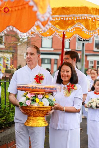 ภาพ No.175316:พิธีทอดกฐิน วัดพระธรรมกายแมนเชสเตอร์ เอดจลีย์ สต็อคพอร์ต ประเทศอังกฤษ ในโครงการกฐินสามัคคีทั่วไทย 30,000 วัด บูชาธรรม 80 ปี หลวงพ่อธัมมชโย โดยคณะศิษยานุศิษย์วัดพระธรรมกาย วันที่ 10 พฤศจิกายน พ.ศ. 2567