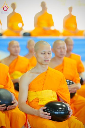 ภาพ No.223331:วันวิสาขบูชา วันอาทิตย์ที่ 11 พฤษภาคม พ.ศ. 2568 พิธีตักบาตร และปฎิบัติธรรม ณ สภาธรรมกายสากล วัดพระธรรมกาย