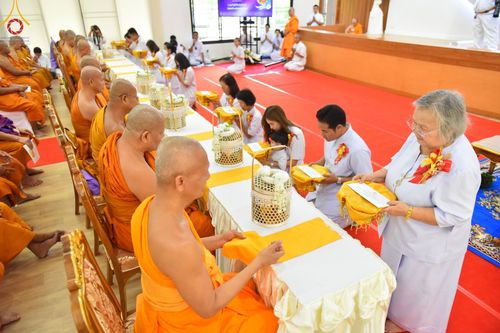 ภาพ No.132460:พิธีถวายมหาสังฆทานจันทบุรี 132 วัด บูชาธรรม 80 ปี หลวงพ่อธัมมชโย วันจันทร์ที่ 25 มีนาคม พ.ศ. 2567 ณ ศูนย์ปฏิบัติธรรมจันทบุรี
