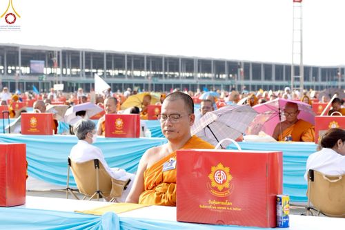 ภาพ No.219568:วันอังคารที่ 22 เมษายน พ.ศ. 2568 พิธีถวายมหาสังฆทานคณะสงฆ์ 40,000 กว่าวัดทั่วประเทศ เนื่องในวันคุ้มครองโลก ณ วัดพระธรรมกาย จ.ปทุมธานี