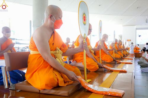 ภาพ No.104508:พิธีบุพเปตพลี ครั้งที่ 145 อุทิศบุญแด่หมู่ญาติที่ล่วงลับไปแล้ว และสืบทอดอายุพระพุทธศาสนา วันพุธที่ 27 ธันวาคม พ.ศ. 2566 (วันพระขึ้น 15 ค่ำ เดือน 12 ) ณ หอฉันคุณยายอาจารย์ฯ วัดพระธรรมกาย