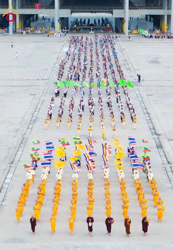 ภาพ No.143665:พิธีถวายผ้าไตร, สวดธรรมจักร, ปฏิบัติธรรม และฟังแสดงพระธรรมเทศนา ภาษาเมียนมา โดยมีสาธุชนชาวเมียนมากว่า 4,000 คน เข้าร่วมพิธี ณ มหารัตนวิหารคด วัดพระธรรมกาย วันอาทิตย์ที่ 7 กรกฎาคม พ.ศ. 2567