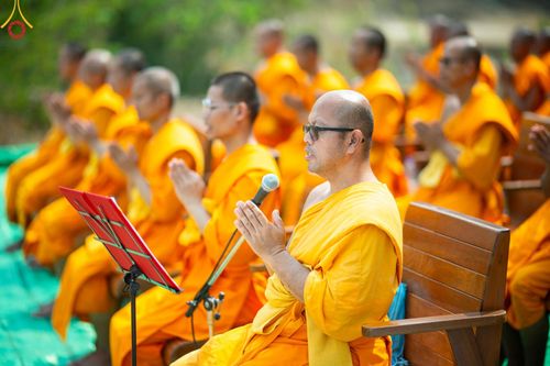 ภาพ No.139333:Photo Story  มหัศจรรย์วัดดงดินแดง Episode 7 พระภิกษุ-สามเณร ในโครงการบรรพชาอุปสมบทหมู่  กว่า 500 รูป ศีลจาริณีและสาธุชนกว่า 500 คน ร่วมพิธีบูชาข้าวพระ วัดดงดินแดง ต.ม่อนจอง อ.อมก๋อย จ.เชียงใหม่ วันอาทิตย์ที่ 7 เมษายน พ.ศ.2567