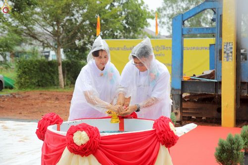 ภาพ No.234064:วันอาทิตย์ที่ 20 กรกฎาคม พ.ศ.2568 พิธีทอดผ้าป่า และพิธีตอกเสาเข็มต้นแรก สร้างอาคารปฏิบัติธรรมพระมงคลเทพมุนี ณ ศูนย์ปฏิบัติธรรมสุราษฏร์ธานี