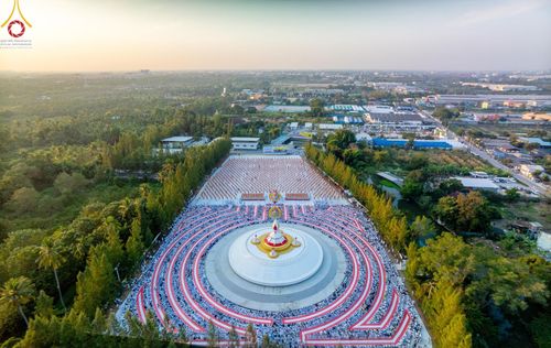 ภาพ No.192947:พิธีตักบาตรพระธรรมยาตรา ณ อนุสรณ์สถานคลองบางนางแท่น อ.สามพราน จ.นครปฐม ในโครงการธรรมยาตรา กตัญญูบูชา มหาปูชนียาจารย์ พระมงคลเทพมุนี(สด จนฺทสโร) พระผู้ปราบมาร อนุสรณ์สถาน 7 แห่ง ปีที่ 13 วันที่ 11 มกราคม พ.ศ.2568