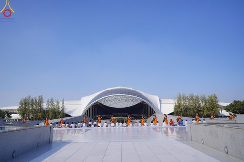 ภาพ No.188412:พิธีต้อนรับพระธรรมยาตรา ในโครงการธรรมยาตรา กตัญญูบูชา มหาปูชนียาจารย์ พระมงคลเทพมุนี(สด จนฺทสโร) พระผู้ปราบมาร อนุสรณ์สถาน 7 แห่ง ปีที่ 13 วันที่ 2 มกราคม พ.ศ. 2568 ณ วัดพระธรรมกาย จ.ปทุมธานี