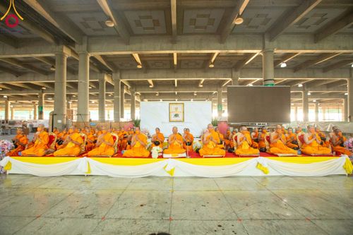 ภาพ No.115461:พิธีตักบาตรฉลองพระใหม่ ในโครงการอุปสมบทหมู่บูชาธรรม 115 ปี คุณยายอาจารย์มหารัตนอุบาสิกาจันทร์ ขนนกยูง วันที่ 19  มกราคม พ.ศ. 2567 ณ มหารัตนวิหารคด วัดพระธรรมกาย