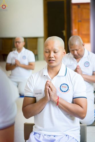 ภาพ No.83345:พิธีตัดปอยผมธรรมทายาทและฝากตัวเป็นศิษย์ ในโครงการอบรมพระธรรมทายาททวีปยุโรป รุ่นที่ 9 วันพุธที่ 12 มิถุนายน พ.ศ. 2566 ณ วัดพระธรรมกายเบเนลักซ์ ประเทศเบลเยี่ยม