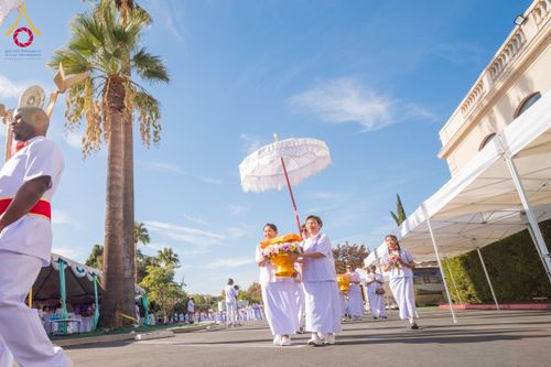 ภาพ No.179831:พิธีทอดกฐินบรมจักรพรรดิ สร้างอุโบสถ 80 ปี บูชาธรรมหลวงพ่อธัมมชโย ณ วัดพระธรรมกายแคลิฟอร์เนีย ประเทศสหรัฐอเมริกา วันอาทิตย์ที่ 10 พฤศจิกายน พ.ศ. 2567