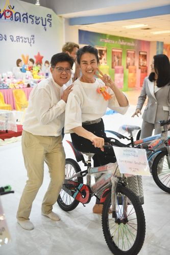 ภาพ No.102320:วันรวมพลังเด็กดี ผู้นำฟื้นฟูศีลธรรมโลก จังหวัดสระบุรี ณ ห้างทวีกิจคอมเพล็กซ์  อ.เมือง จ.สระบุรี วันพุธที่ 13 ธันวาคม พ.ศ. 2566