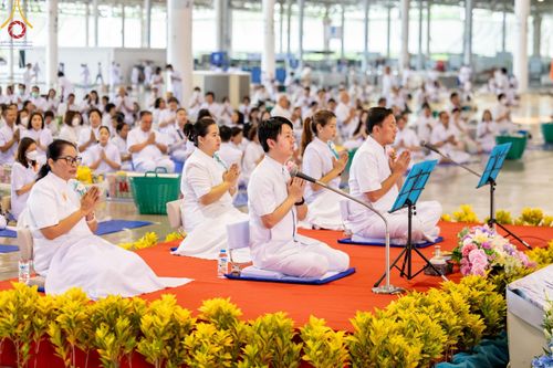 ภาพ No.136553:พิธีตักบาตร พิธีบูชาข้าวพระ ในวันอาทิตย์ต้นเดือนที่ 5 พฤษภาคม พ.ศ. 2567 ณ วัดพระธรรมกาย จ.ปทุมธานี