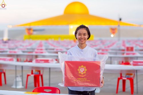 ภาพ No.225045:วันที่ 20 - 27 เมษายน พ.ศ. 2568 "ภาพแห่งความปลื้มที่ไม่มีวันจบ" คณะสงฆ์สามเณร เจ้าหน้าที่ และสาธุชน ร่วมแรงร่วมใจกันเตรียมงานและเก็บงาน เพื่อวันคุ้มครองโลก พิธีถวายมหาสังฆทานคณะสงฆ์ 40,000 กว่าวัดทั่วประเทศ