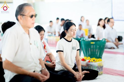 ภาพ No.229415:วันเสาร์ที่ 21 มิถุนายน พ.ศ. 2568 พิธีตักบาตรโครงการอุปสมบทหมู่ธรรมทายาท ระดับอุดมศึกษา รุ่นที่ 52 ภาคฤดูฝน ณ มหาวิหารคด คอร์ 9 วัดพระธรรมกาย