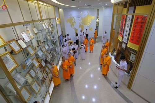 ภาพ No.103718:พิธีเปิดห้องนิทรรศการเพื่อสันติภาพโลก World Peace Lies Within ONE MAN'S VISION   วาระอายุวัฒนมงคล 83 ปี หลวงพ่อทัตตชีโว ณ ชั้น 2 อาคาร 100 ปี คุณยายอาจารย์ฯ วัดพระธรรมกาย วันพฤหัสบดีที่ 21 ธันวาคม พ.ศ. 2566