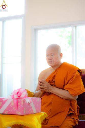 ภาพ No.142354:พิธีทอดผ้าป่าเพื่องานพระพุทธศาสนา , พิธีเจริญพระพุทธมนต์ , พิธีถวายสังฆทานแด่คณะสงฆ์ น้อมบูชาธรรม 80 ปี หลวงพ่อธัมมชโย และครบรอบ 12 ปี ธรรมอุทยานบ้านแป้ง อำเภอพรหมบุรี จังหวัดสิงห์บุรี ในวันเสาร์ที่ 22 มิถุนายน พ.ศ. 2567