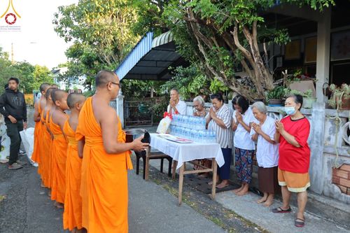 ภาพ No.61059:สามเณรออกบิณฑบาต และกิจกรรมอบรมสามเณร ในโครงการบรรพชาสามเณรฟื้นฟู พระพุทธศาสนาทั่วไทย ณ ศูนย์อบรมที่พักสงฆ์บ้านร่มเย็น จ.นราธิวาส วันที่ 2-15 เมษายน พ.ศ. 2567