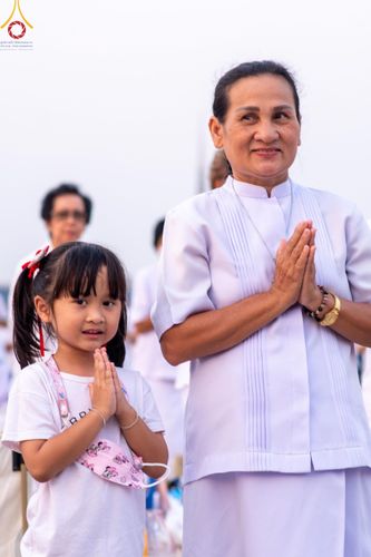ภาพ No.121963:พิธีจุดประทีปถวายเป็นพุทธบูชา และบูชาธรรมมหาปูชนียาจารย์ พระมงคลเทพมุนี(สด จนฺทสโร) ในโครงการธรรมยาตรา กตัญญูบูชา มหาปูชนียาจารย์ พระมงคลเทพมุนี(สด จนฺทสโร) พระผู้ปราบมาร อนุสรณ์สถาน 7 แห่ง ปีที่ 12 วันที่ 31 มกราคม พ.ศ. 2567 ณ วัดพระธรรมกาย จ.ปทุมธานี