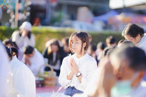 ภาพ No.106794:พิธีตักบาตรพระ ๒๐๐ รูป  "สร้างบุญใหญ่ ส่งท้ายปีเก่า ต้อนรับปีใหม่ ๒๕๖๗" วันอาทิตย์ที่ ๓๑ ธันวาคม ๒๕๖๖ ณ ถนนหน้าที่ว่าการอำเภอภูเรือ อำเภอภูเรือ จังหวัดเลย