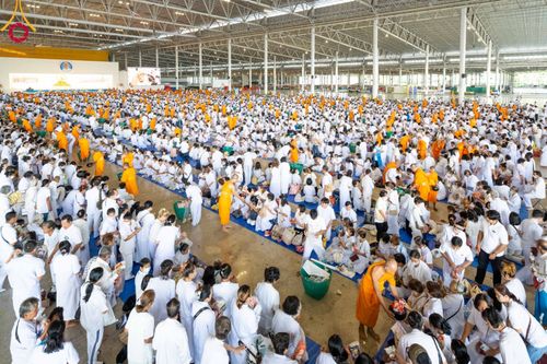 ภาพ No.99634:พิธีตักบาตรวันอาทิตย์ต้นเดือน ณ สภาธรรมกายสากล วัดพระธรรมกาย จ.ปทุมธานี วันอาทิตย์ที่ 3 ธันวาคม พ.ศ. 2566