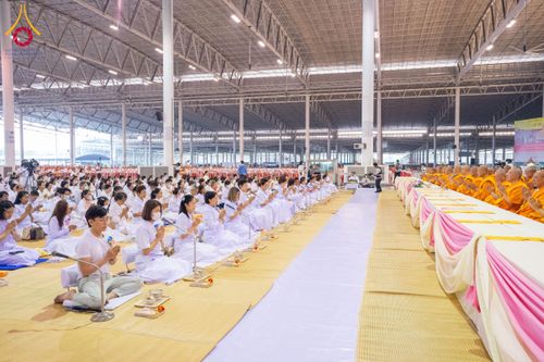 ภาพ No.204278:พิธีถวายภัตตาหารเป็นสังฆทาน แด่พระธรรมยาตรา ณ วัดพระธรรมกาย ตำบลคลองสาม อำเภอคลองหลวง จังหวัดปทุมธานี ในโครงการธรรมยาตรา กตัญญูบูชา มหาปูชนียาจารย์ พระมงคลเทพมุนี(สด จนฺทสโร) พระผู้ปราบมาร อนุสรณ์สถาน 7 แห่ง ปีที่ 13 วันที่ 31 มกราคม พ.ศ. 2568