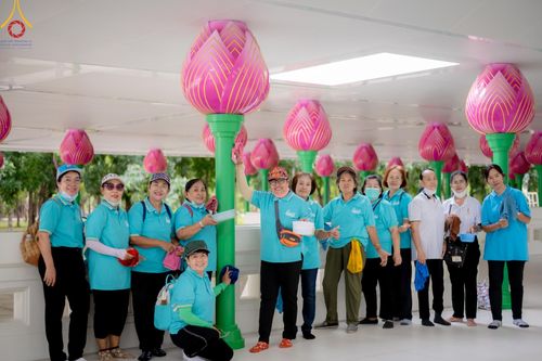 ภาพ No.145945:ชมรมจิตอาสาอนุรักษ์สิ่งแวดล้อม รับบุญทำความสะอาดบริเวณโบสถ์พระไตรปิฎก วัดพระธรรมกาย จ.ปทุมธานี วันที่ 25 กรกฎาคม พ.ศ. 2567