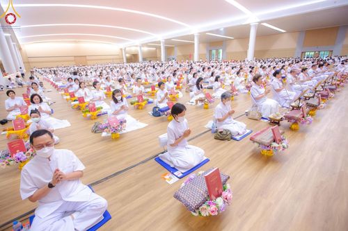 ภาพ No.138790:พิธีถวายกองทุนสนับสนุน การสร้างพระไตรปิฎกฉบับธรรมชัย และอนุรักษ์คัมภีร์ใบลาน น้อมบูชาธรรมหลวงพ่อธัมมชโย 80 ปี ณ ห้องแก้วสารพัดนึก 2 วัดพระธรรมกาย วันเสาร์ที่ 1 มิถุนายน พศ. 2567