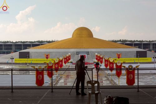 ภาพ No.218929:วันที่ 18-20 เมษายน พ.ศ. 2568 การเตรียมงานในลานธรรม , วิหารคด เพื่องานวันคุ้มครองโลก 22 เมษายน พศ. 2568