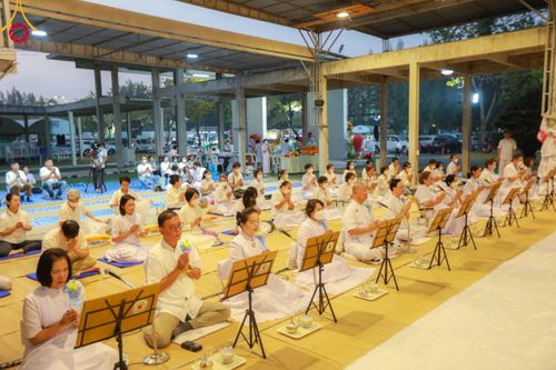 ภาพ No.110679:พิธีถวายภัตตาหารเป็นสังฆทาน แด่คณะพระธรรมยาตราฯ ในโครงการธรรมยาตรากตัญญูบูชา มหาปูชนียาจารย์ พระมงคลเทพมุนี(สด จนฺทสโร) พระผู้ปราบมาร อนุสรณ์สถาน 7 แห่ง ปีที่ 12 วันที่ 12 มกราคม พ.ศ. 2567 ณ อนุสรณ์สถานมหาวิหารพระมงคลเทพมุนี(โลตัสแลนด์) อ.สองพี่น้อง จ.สุ