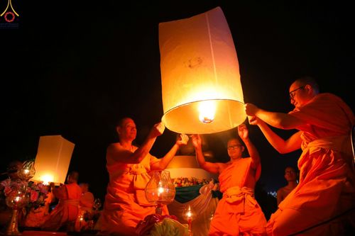 ภาพ No.104201:พิธีจุดประทีป ถวายเป็นพุทธบูชา สามเณรธรรมทายาทชาวอินโดนีเซียกว่า 1,000 รูป ณ มหาเจดีย์บุโรพุทโธ ประเทศอินโดนีเซีย ในวันที่ 23 ธันวาคม พ.ศ. 2566