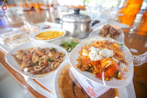 ภาพ No.157659:พิธีถวายภัตตาหารเมนูสวรรค์ ในพรรษาแห่งการเข้าถึงธรรม วันเสาร์ที่ 28 กันยายน พ.ศ. 2567 ณ หอฉันคุณยายอาจารย์ฯ วัดพระธรรมกาย