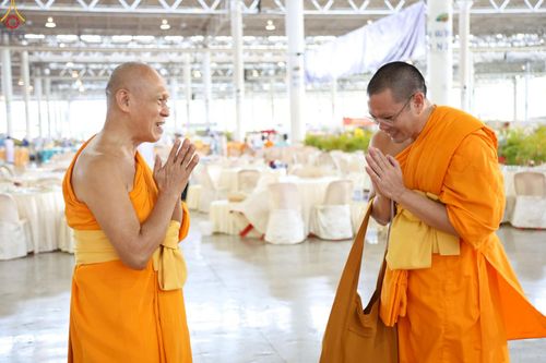 ภาพ No.235923:วันที่ 3 สิงหาคม พ.ศ. 2568 ภาพบรรยากาศ การต้อนรับปฎิสันถาร ของคณะสงฆ์ ในวันสมาธิโลก พิธีถวายมหาสังฆทาน 2,000 กว่าวัด ณ วัดพระธรรมกาย