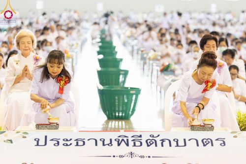 ภาพ No.92101:พิธีตักบาตร ในวันทอดกฐินสามัคคี ประจำปีพุทธศักราช 2566 วันอาทิตย์ต้นเดือนที่ 5 พฤศจิกายน พ.ศ. 2566 ณ สภาธรรมกายสากล วัดพระธรรมกาย จ.ปทุมธานี