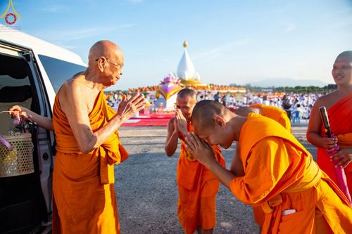 ภาพ No.211618:วันอาทิตย์ที่ 16 มีนาคม พ.ศ. 2568 พิธีอัญเชิญพระบรมสารีริกธาตุ ประดิษฐาน ณ ปทุมเจดีย์ ศูนย์อบรมเยาวชนปัตตานี