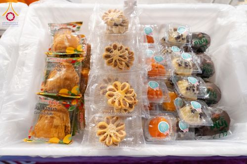 ภาพ No.128134:พิธีถวายภัตตาหารเป็นสังฆทาน แด่คณะพระธรรมยาตราฯ ในโครงการธรรมยาตราอัญเชิญพระบรมสารีริกธาตุ  ประดิษฐาน ณ มหารัตนเจดีย์สิริปทุมสวรรค์ อ.บางกล่ำ จ.สงขลา วันที่ 10 มีนาคม พ.ศ. 2567